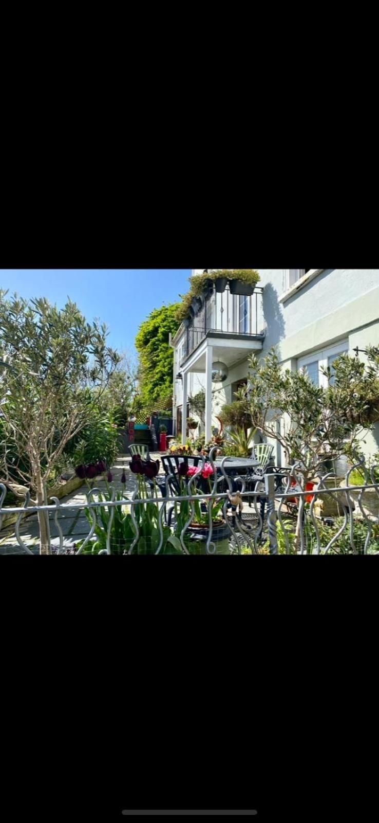 Pop Art Pad Heart Of Old Town With Parking! Apartment เฮสติงส์ ภายนอก รูปภาพ