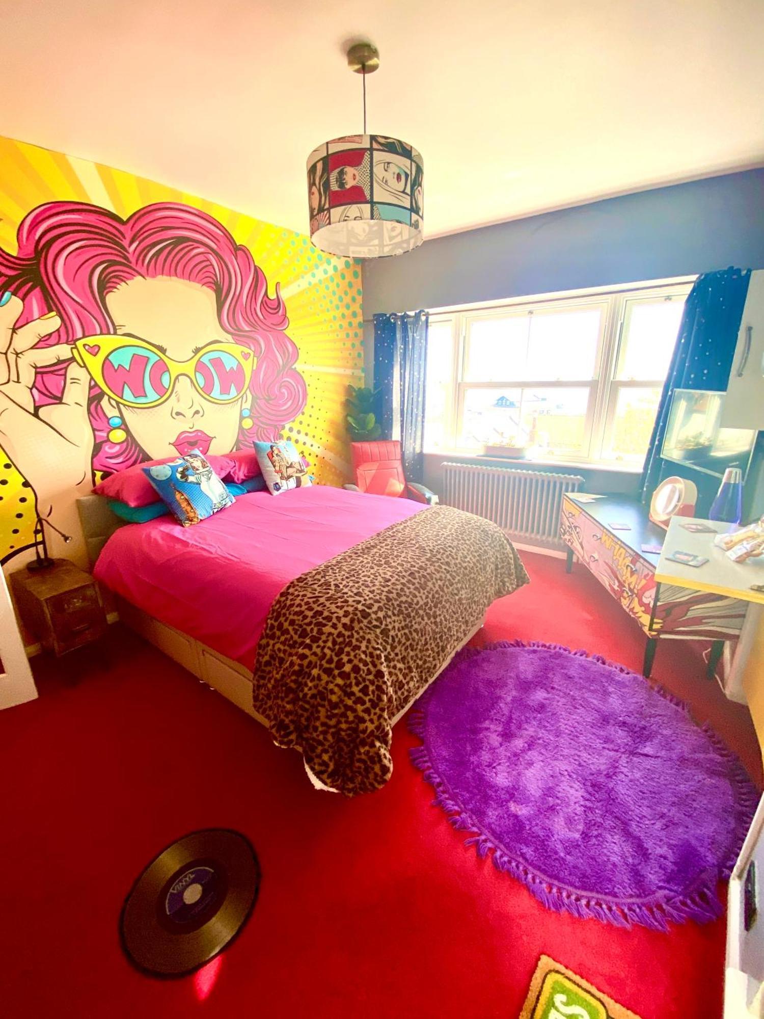 Pop Art Pad Heart Of Old Town With Parking! Apartment เฮสติงส์ ภายนอก รูปภาพ