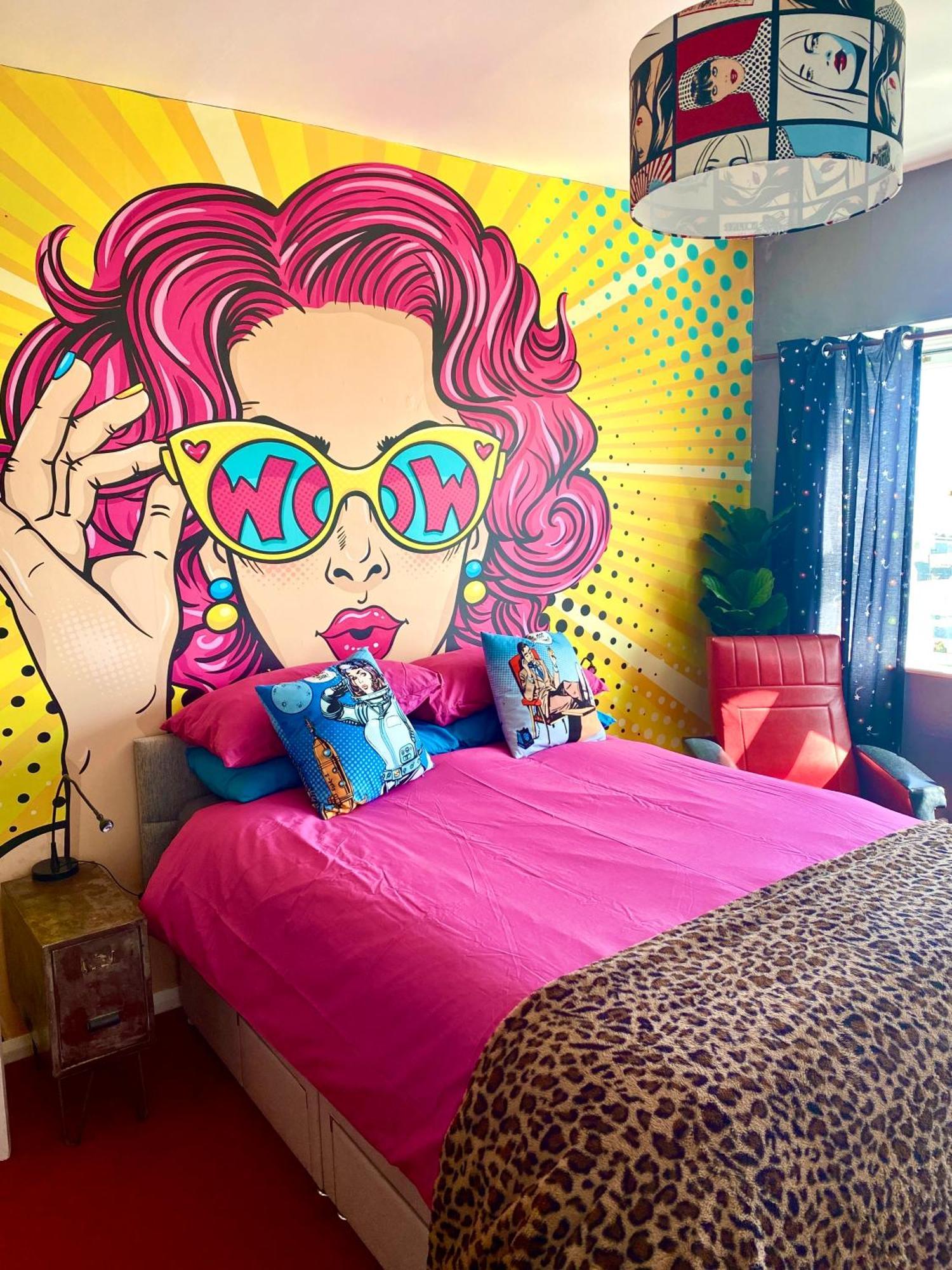 Pop Art Pad Heart Of Old Town With Parking! Apartment เฮสติงส์ ภายนอก รูปภาพ